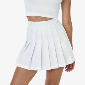 PLEATED WHITE SKIRT